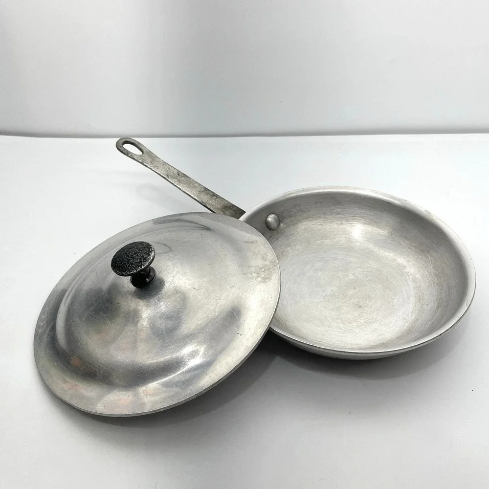 Vintage 1950s WEAR-EVER Aluminum NSF 7.5